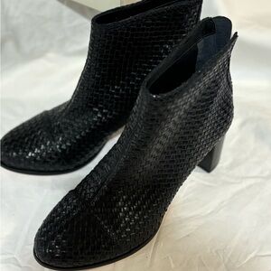 Guilhermina woven black booties